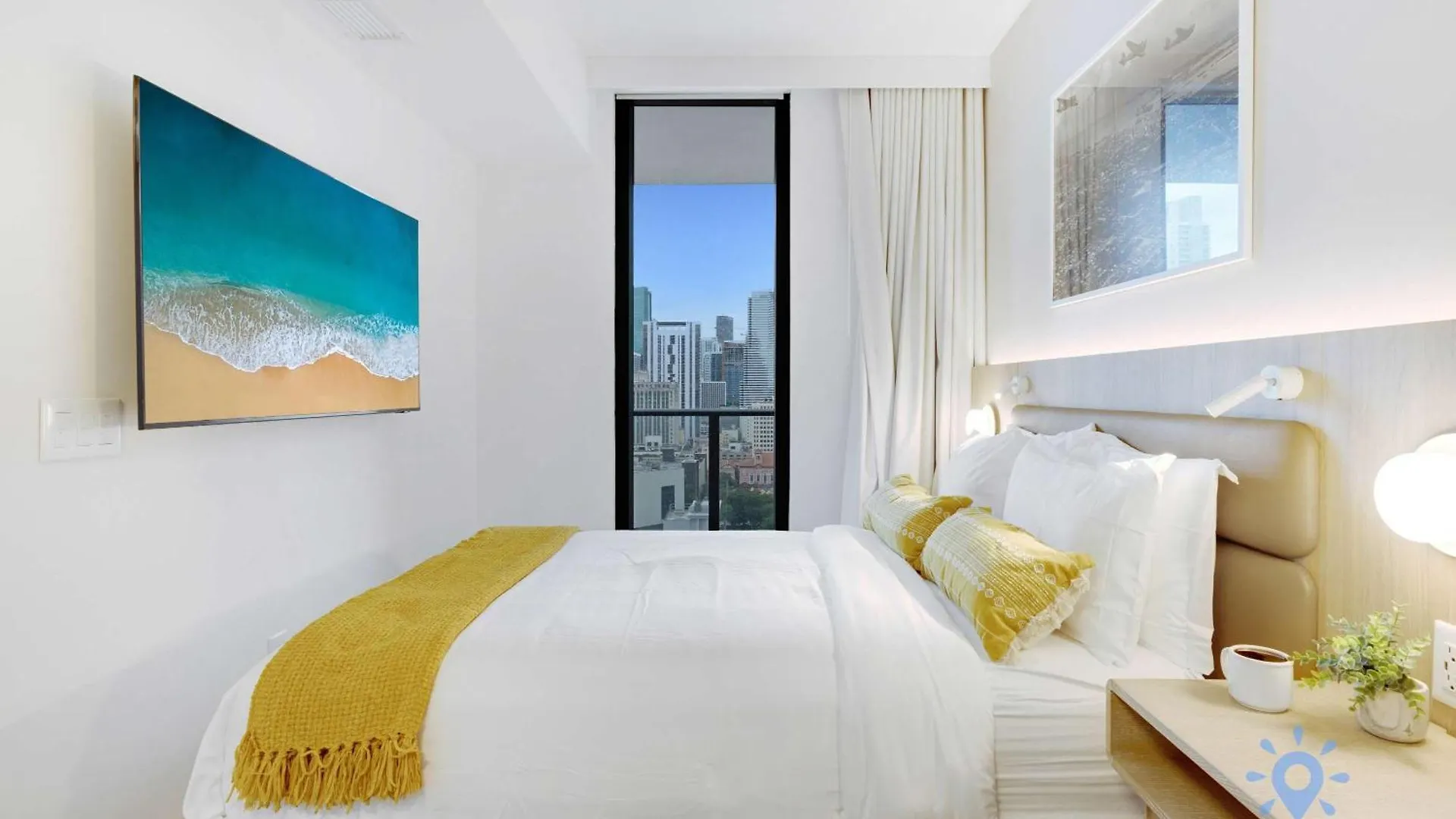 Apartment Stylish 2br With Pool & Balcony *
