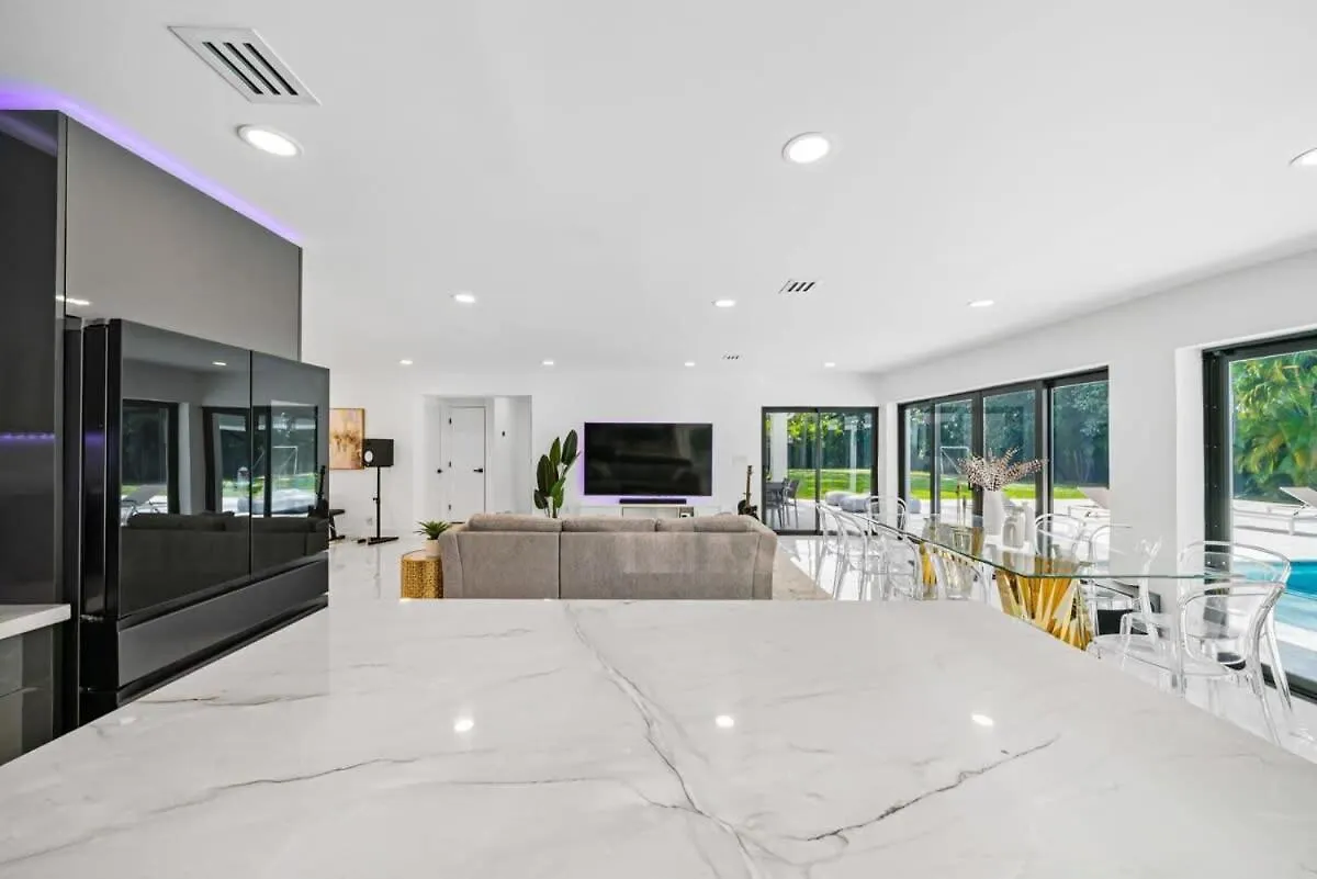 Luxury Azure With Heated Pool 20 Minutes To
