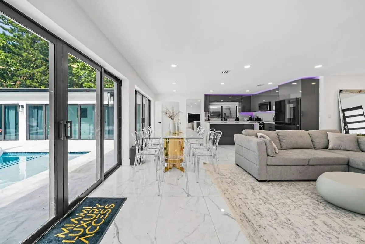Luxury Azure With Heated Pool 20 Minutes To Miami