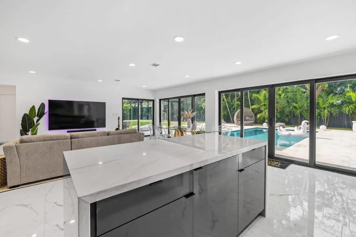 Luxury Azure With Heated Pool 20 Minutes To Miami