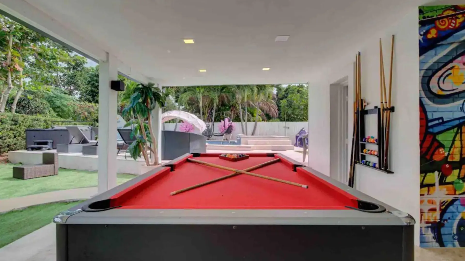 Villa The Palms With Cinema, Game Table, Pool, Jacuzzi , Giant Chess, 8 Beds