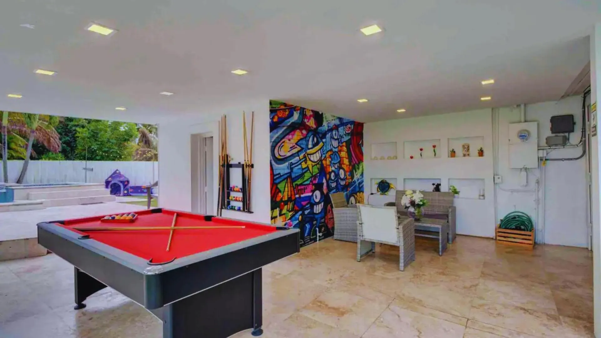 Villa The Palms With Cinema, Game Table, Pool, Jacuzzi , Giant Chess, 8 Beds