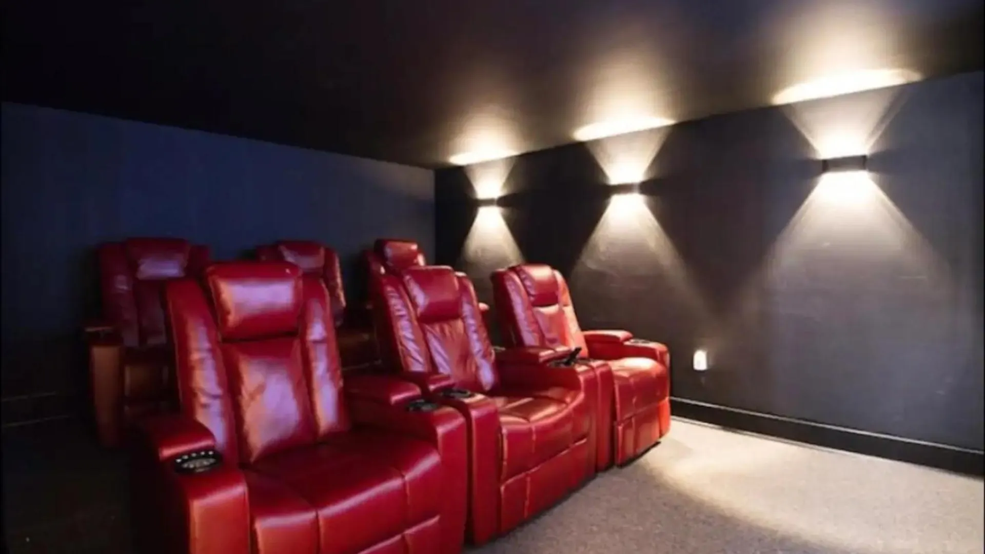 The Palms With Cinema, Game Table, Pool, Jacuzzi , Giant Chess, 8 Beds Villa Miami