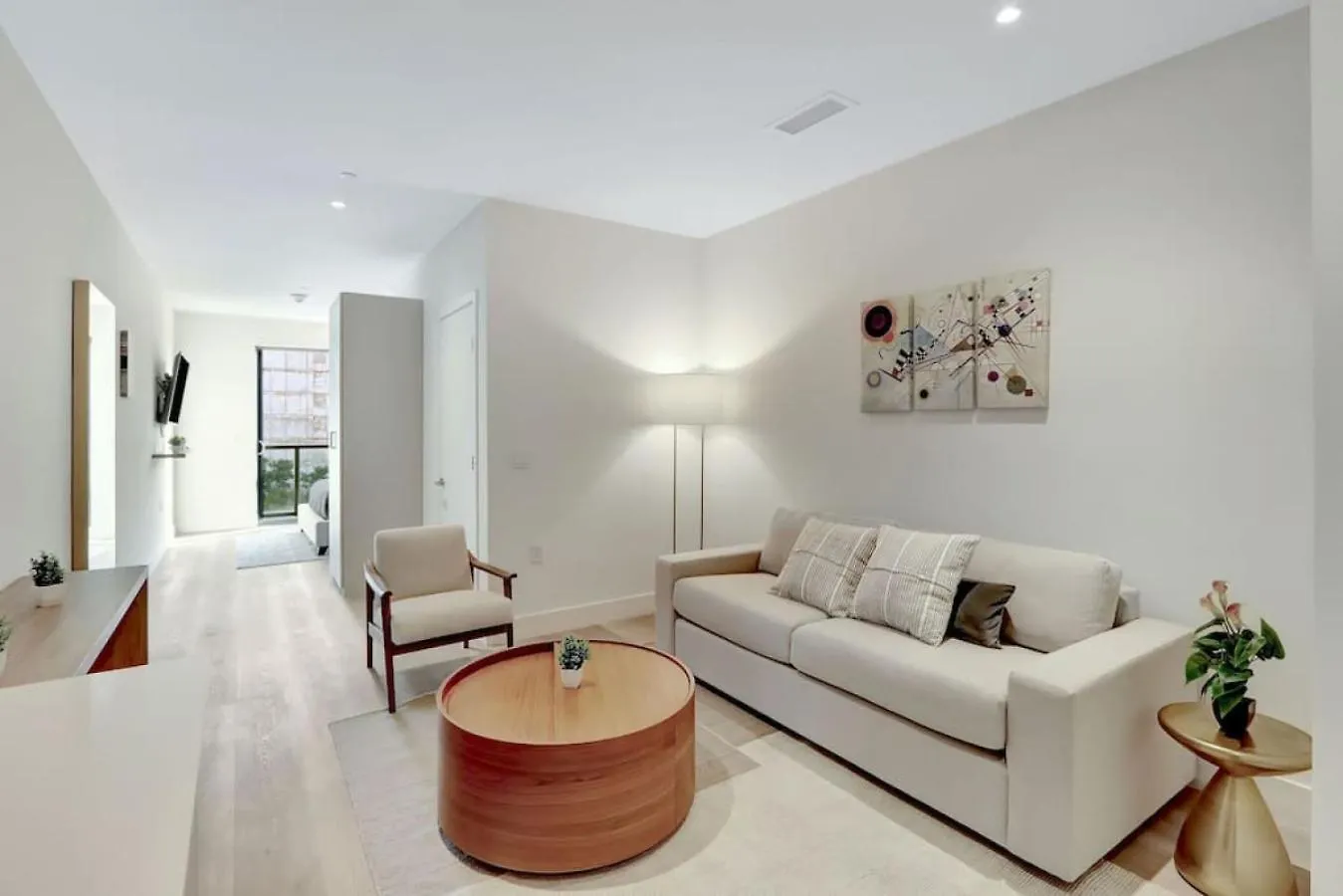 Your Intimate Brickell With Private Balcony *