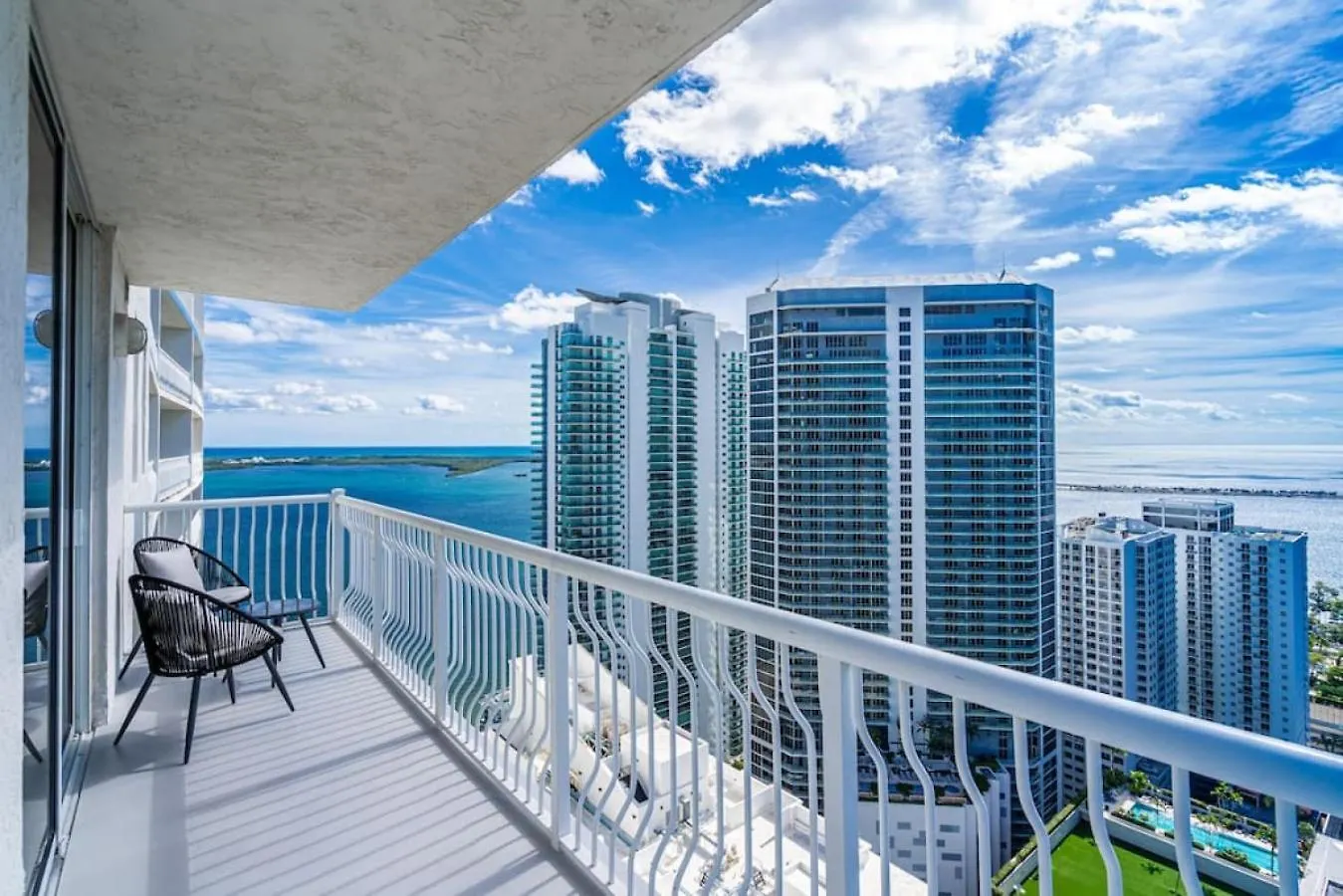 Luxe Brickell Gem With Huge Balcony N Ocean Views Hébergement de vacances *