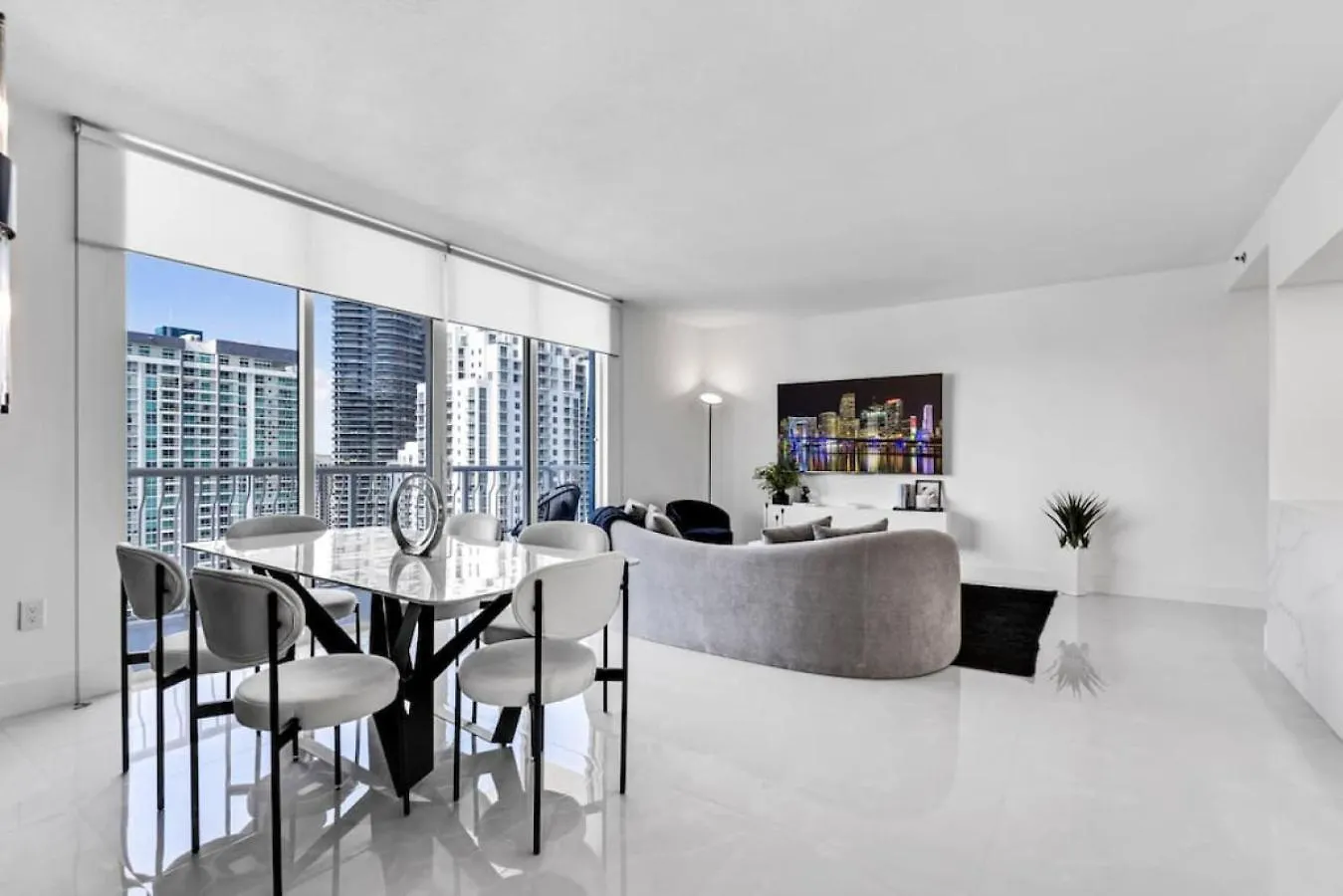 Luxe Brickell Gem With Huge Balcony N Ocean Views Hébergement de vacances Miami