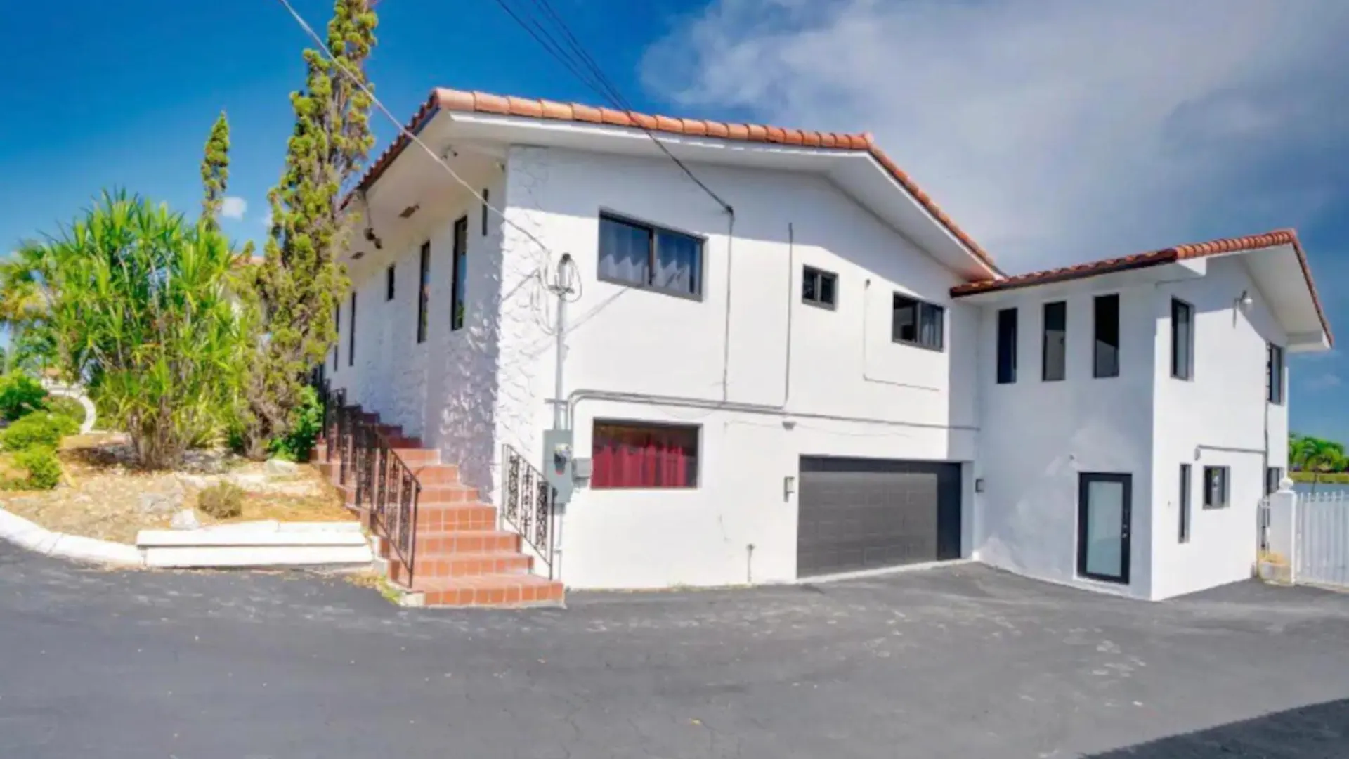 Club House 305 W Private Nightclub, Cinema, Game Room, Gym & Pool *