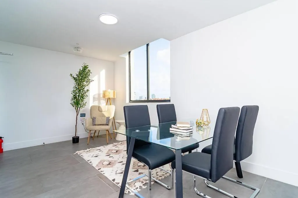 Stylish 2br Retreat Mins To Wynwood And Brickell Lägenhet