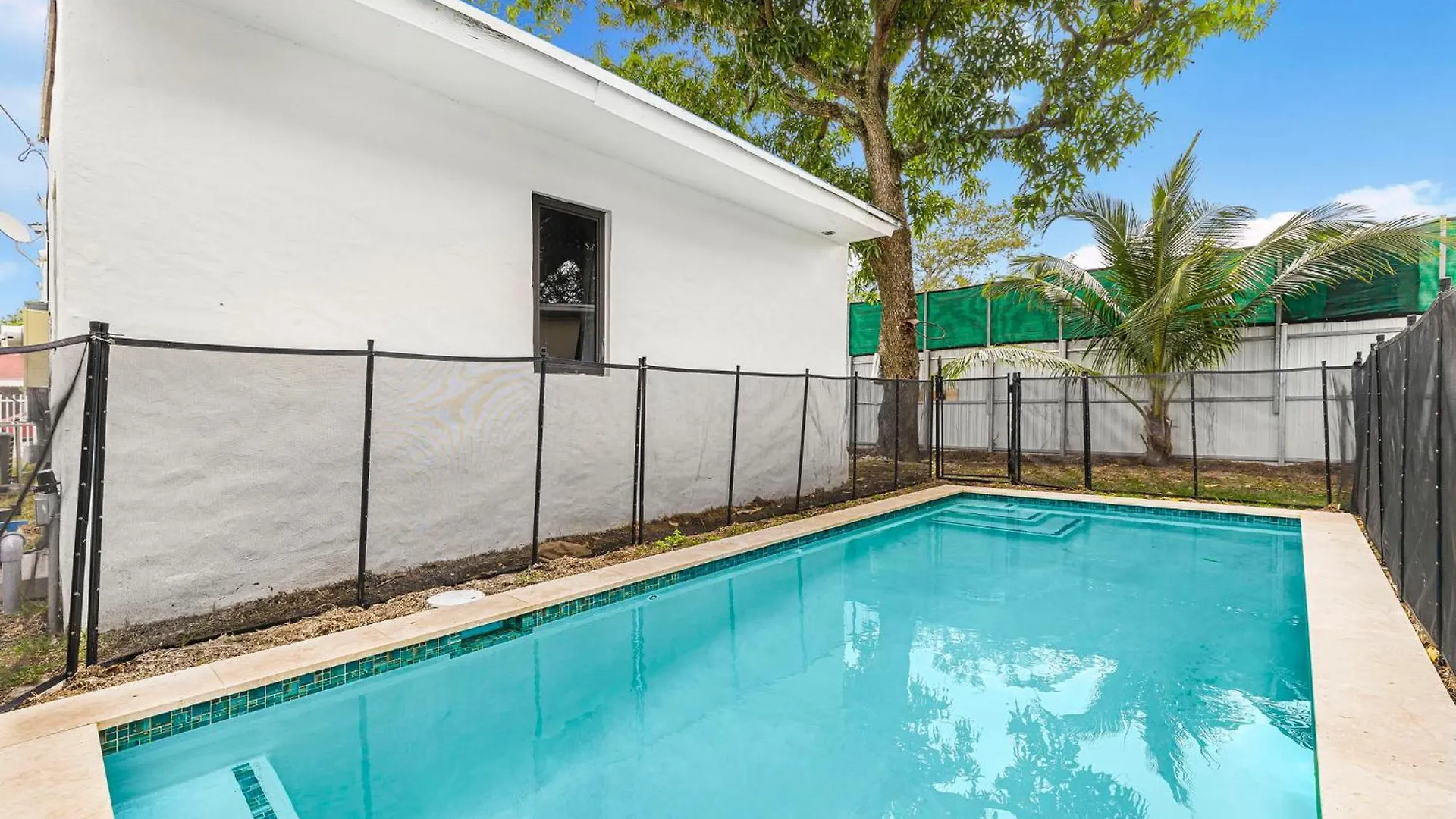 Holiday home Spacious House W Amazing Pool! *