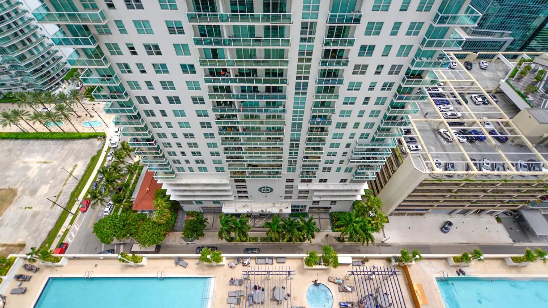 Free Parking! With A Perfect Location In Brickell Miami