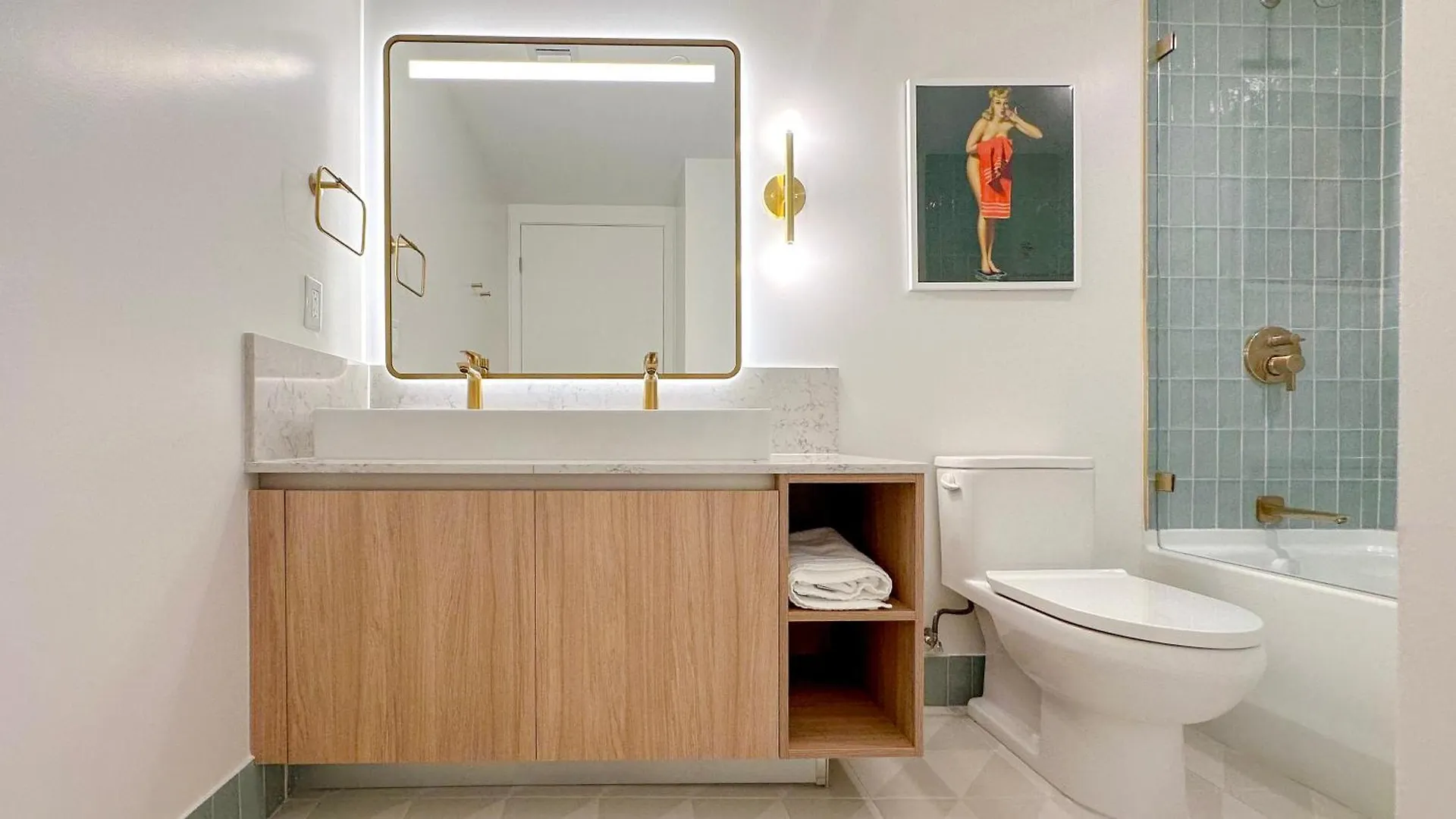 Stylish In The Heart Of Vibrant Downtown- Daily Fee And Parking Not Included Appartamento