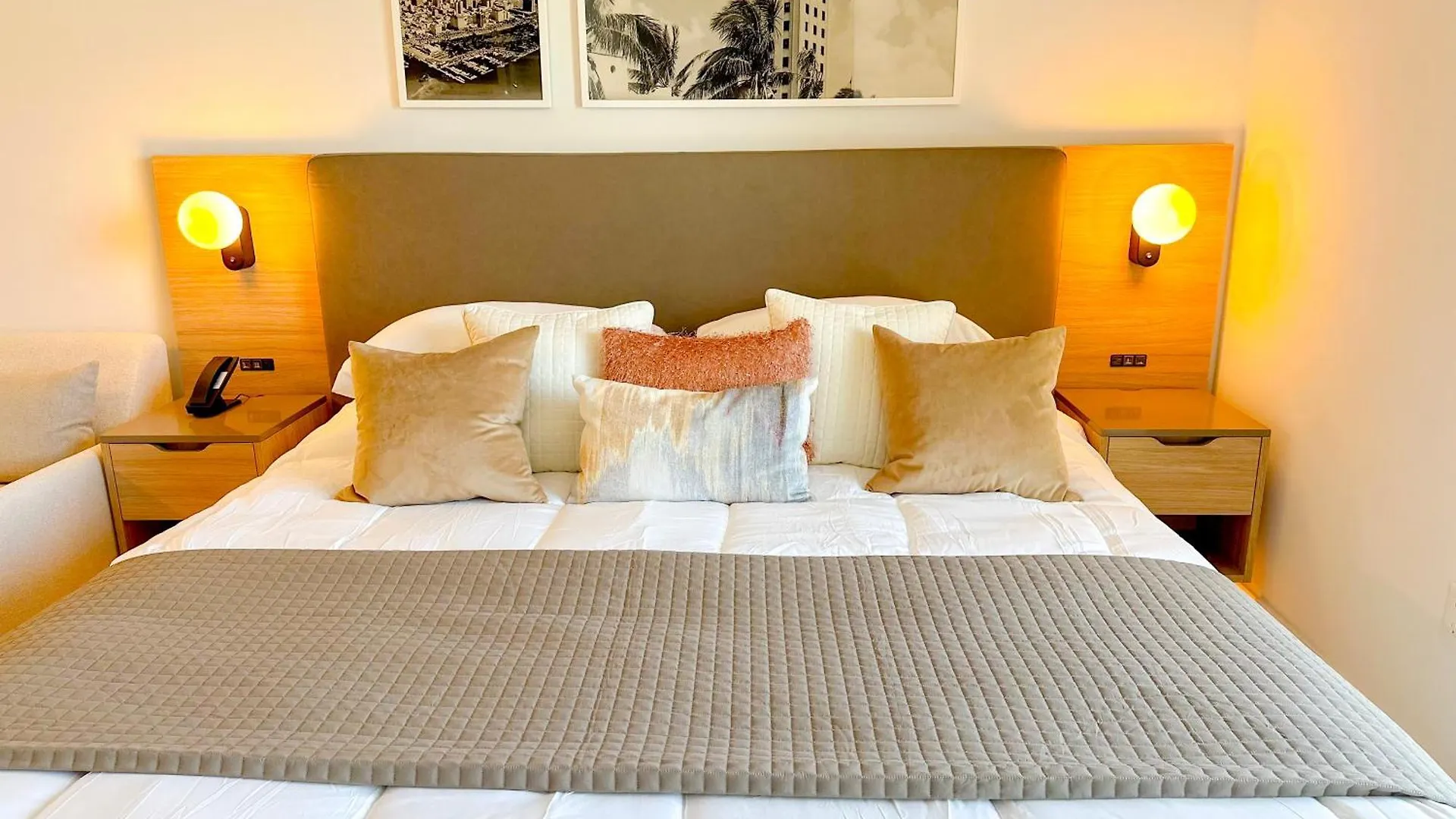 Stylish In The Heart Of Vibrant Downtown- Daily Fee And Parking Not Included *