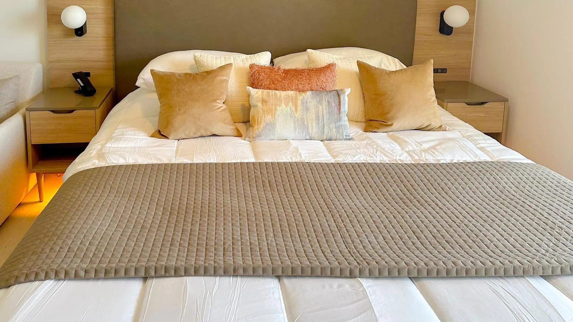 Stylish In The Heart Of Vibrant Downtown- Daily Fee And Parking Not Included Appartamento *