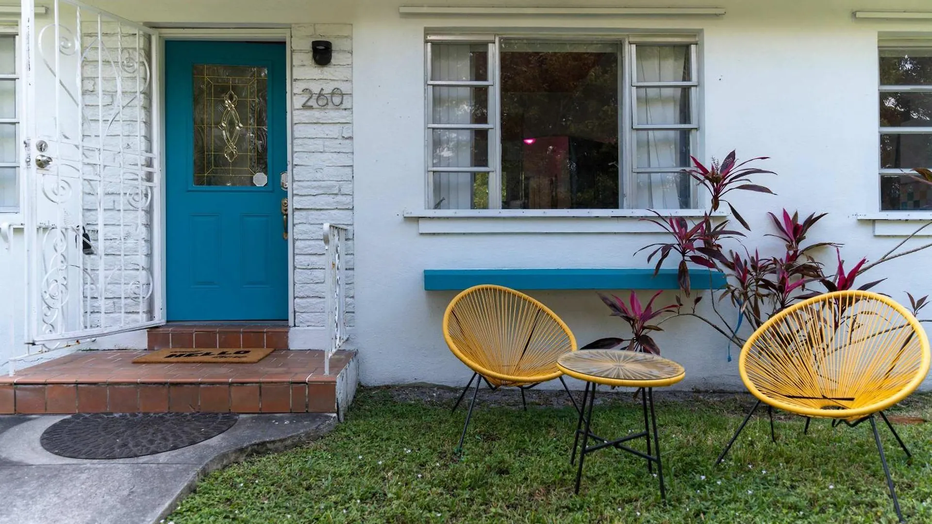Retro Rewind - Location Parking And The Vibes Miami