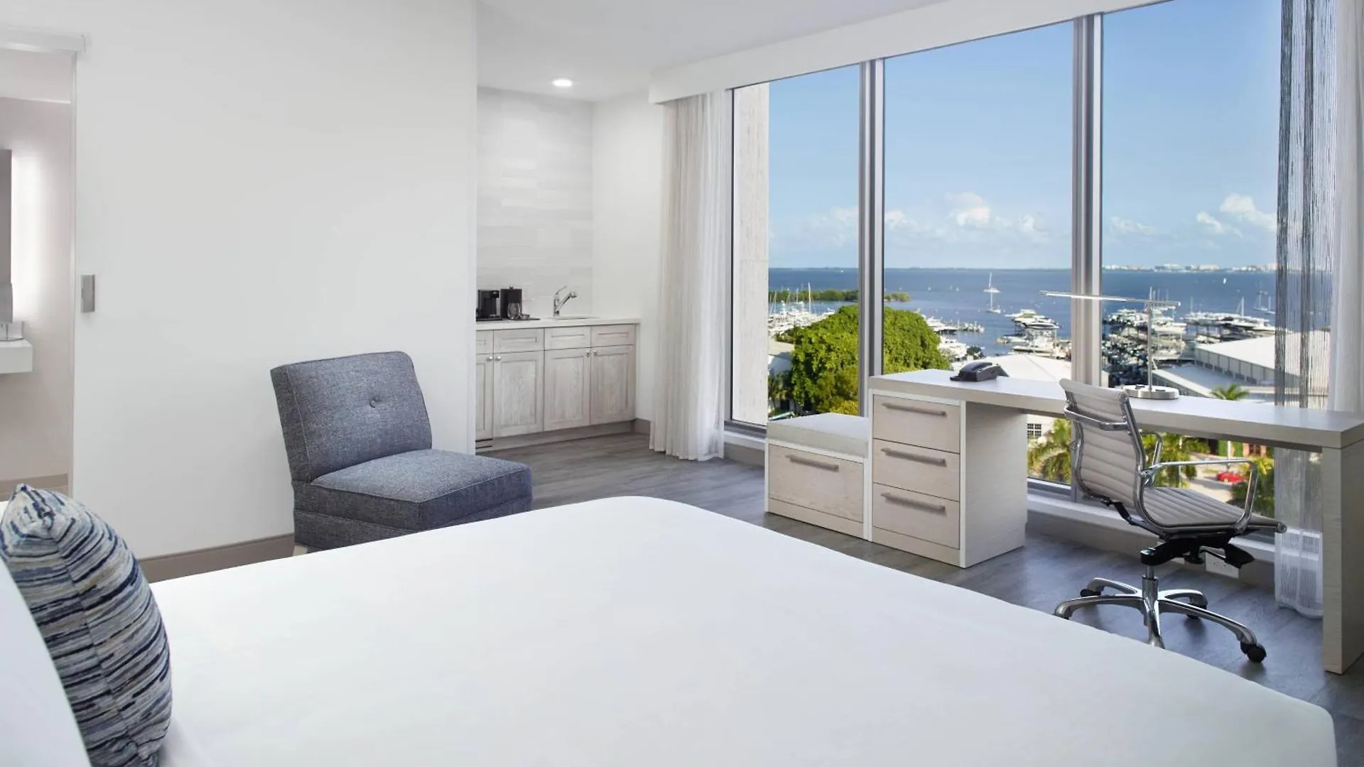 Courtyard Coconut Grove 3*