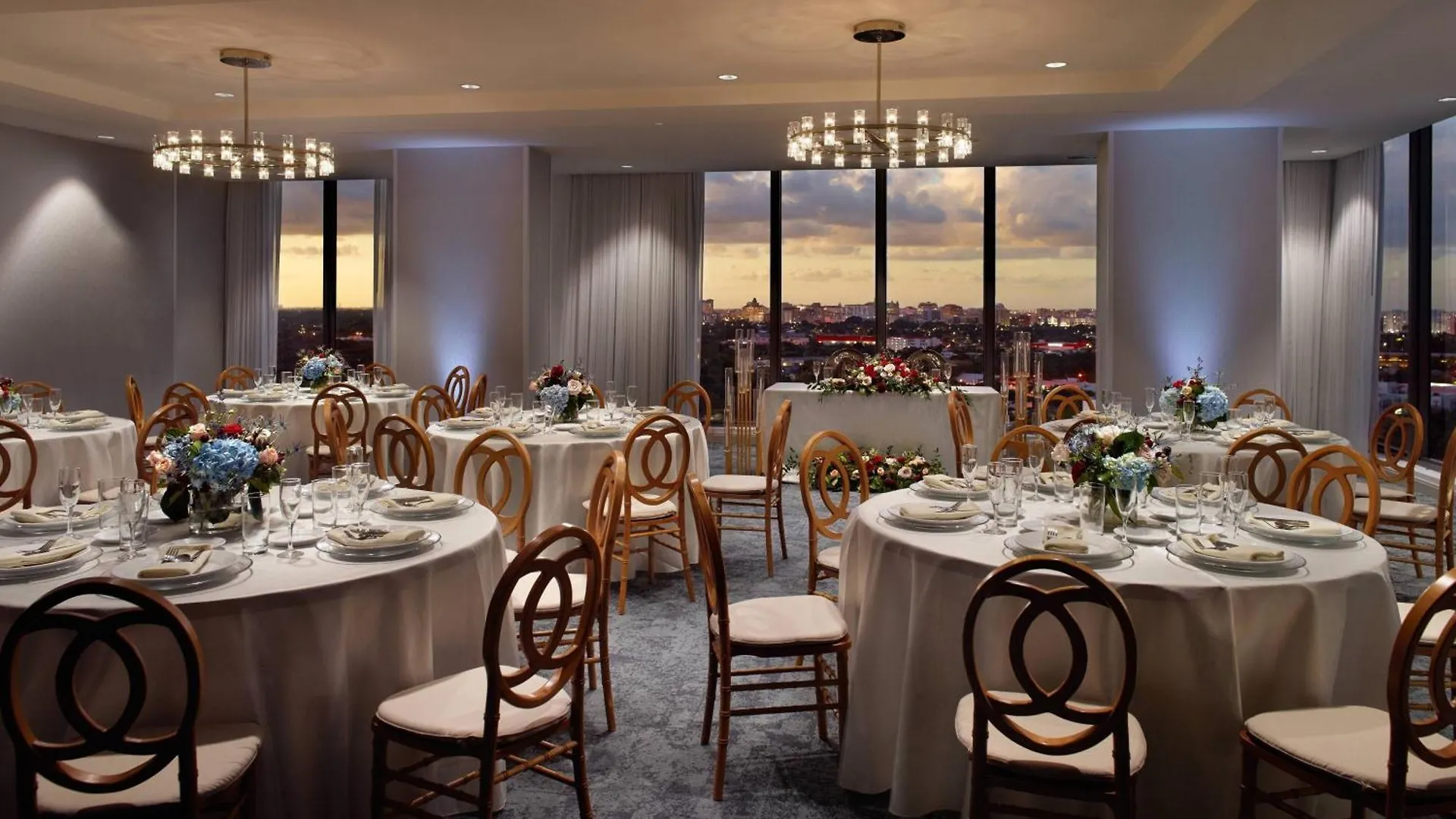 Courtyard Coconut Grove Hotel 3*