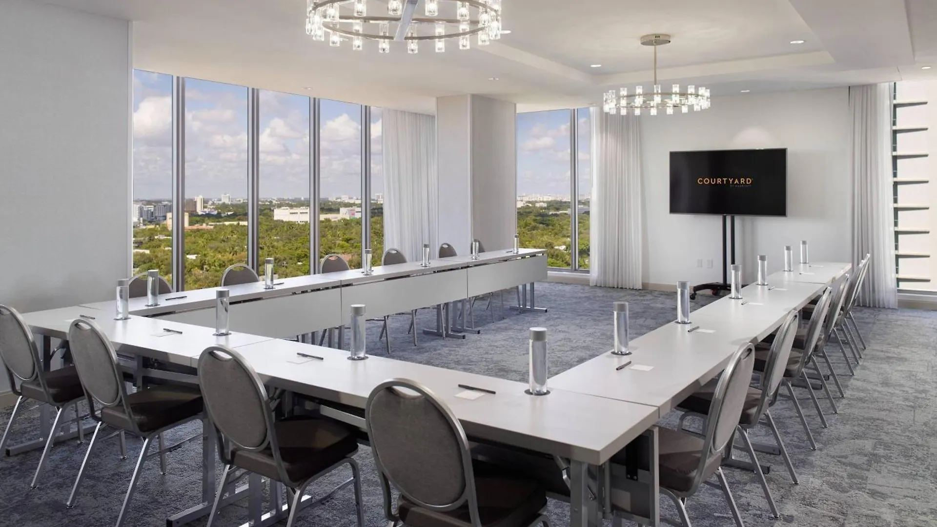 Courtyard Coconut Grove 3*