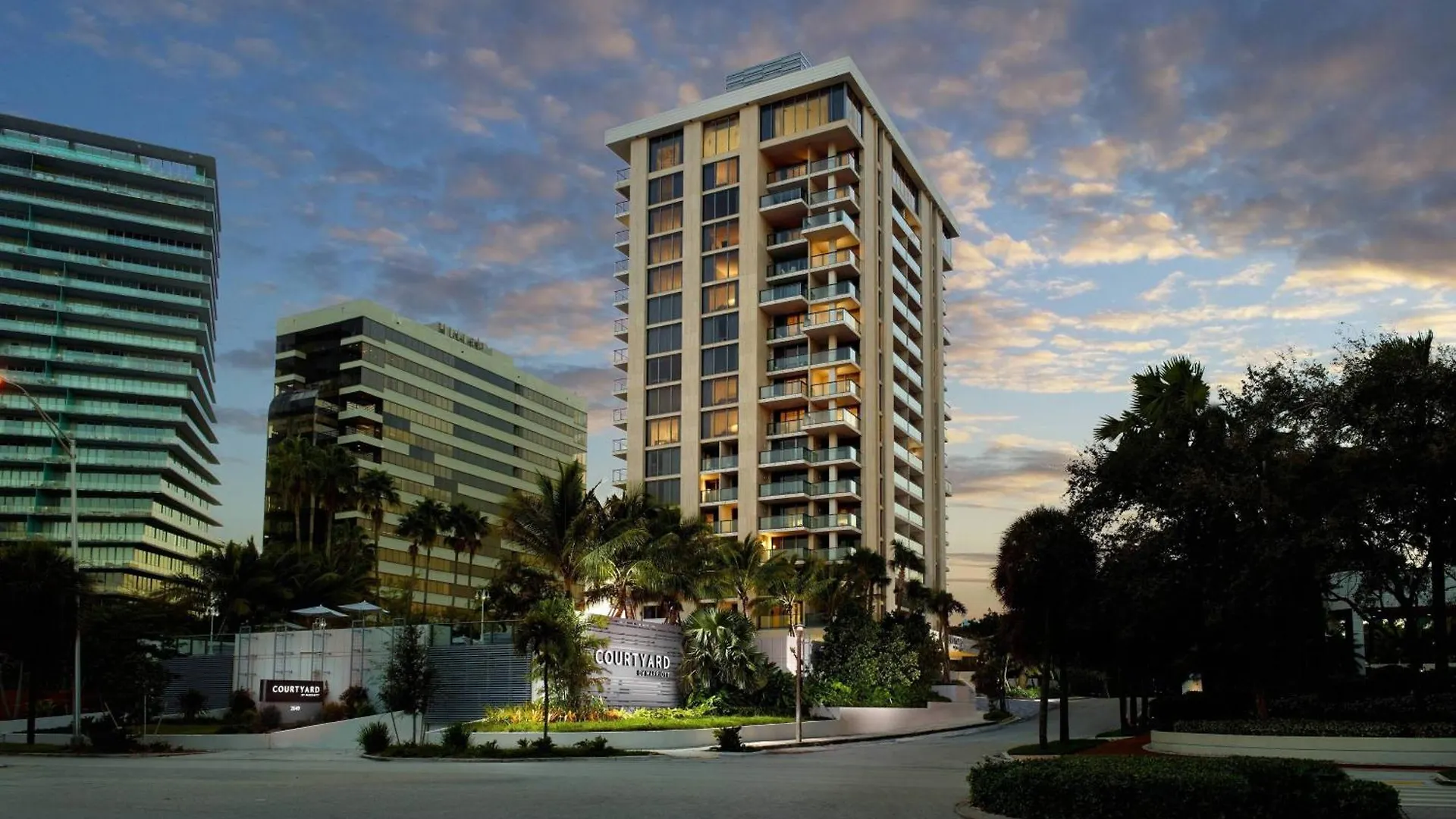 Courtyard Coconut Grove Hotel 3*