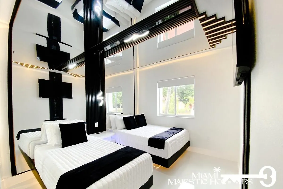 Vakantiehuis Golden Horizon Villa, Pool, Perfect Game Room, Bbq
