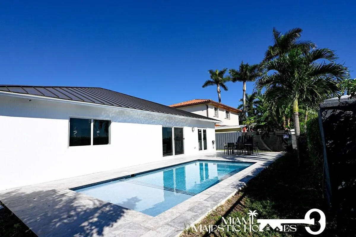 Golden Horizon Villa, Pool, Perfect Game Room, Bbq Vakantiehuis