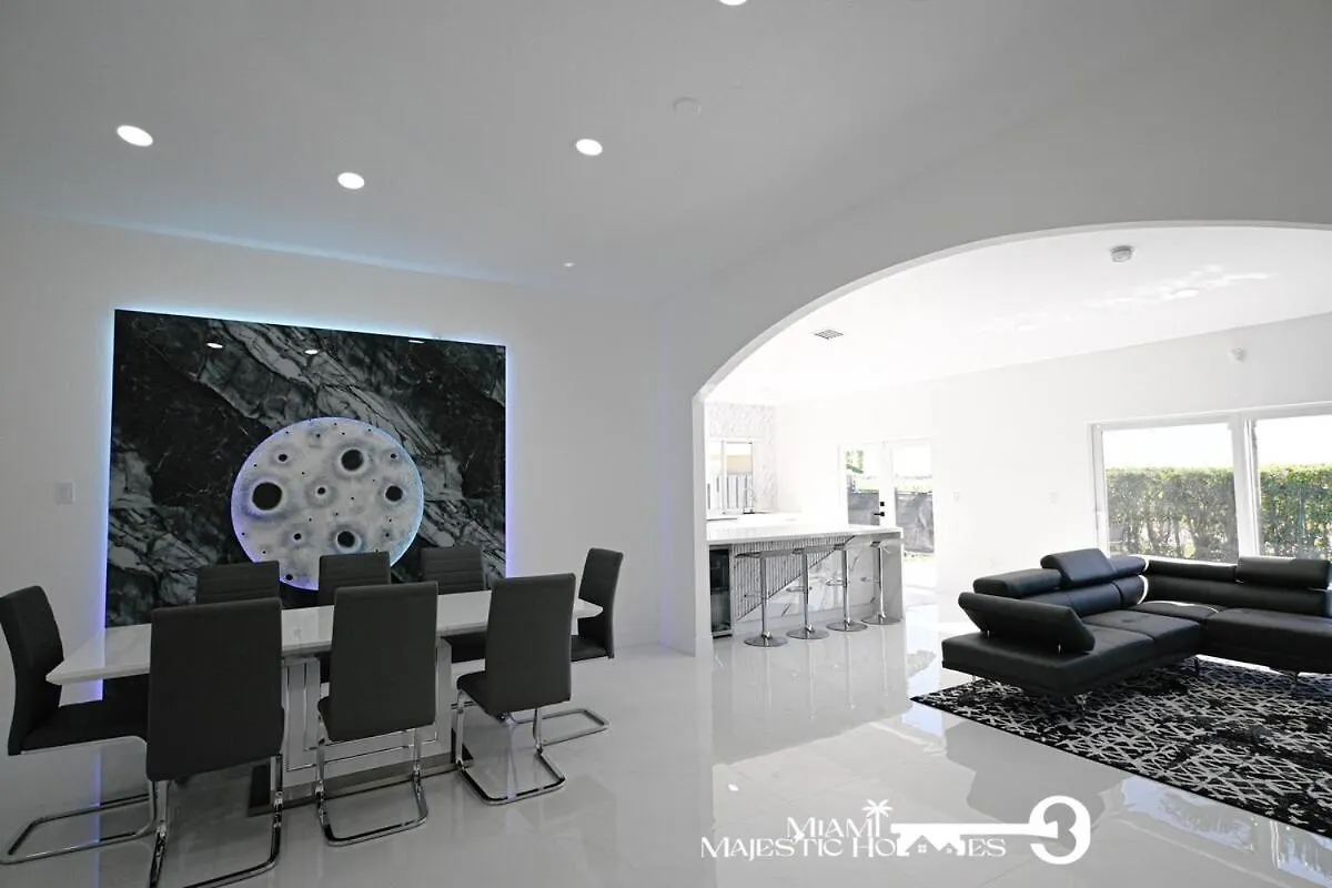 Golden Horizon Villa, Pool, Perfect Game Room, Bbq