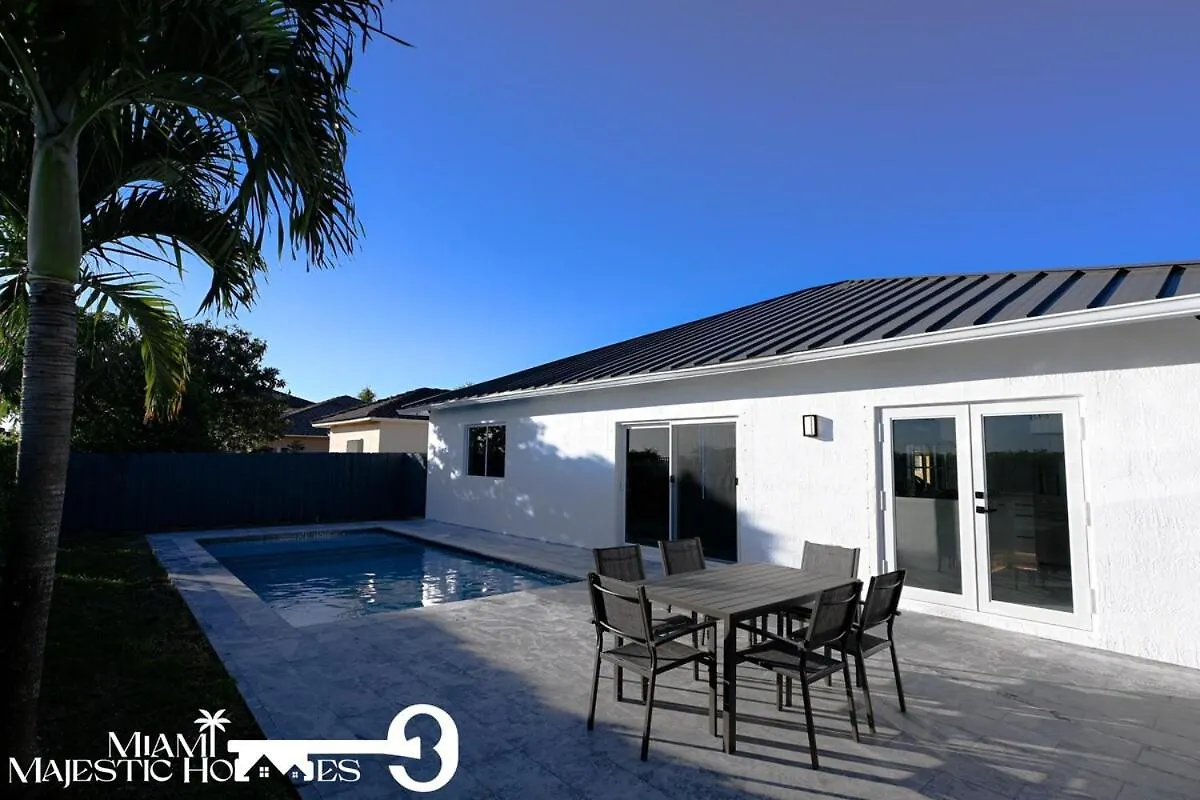 Golden Horizon Villa, Pool, Perfect Game Room, Bbq Vakantiehuis
