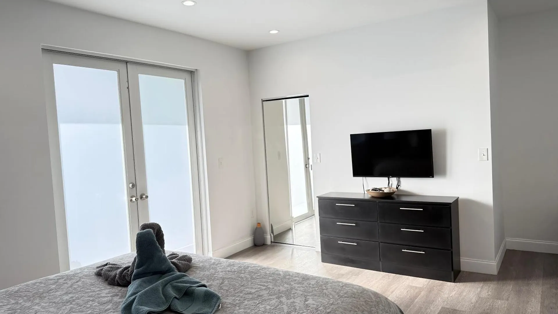 Modern Retreat, Hot Tub And Gazebo Oasis * Miami