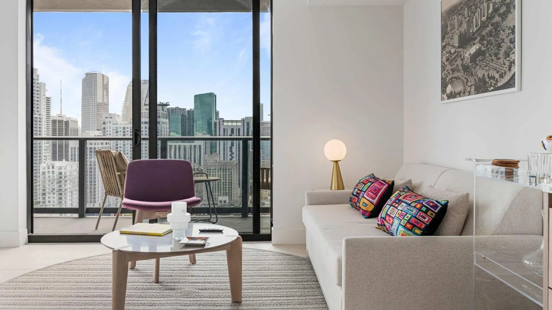 Rumrunner - Style Amenities In The Heart Of