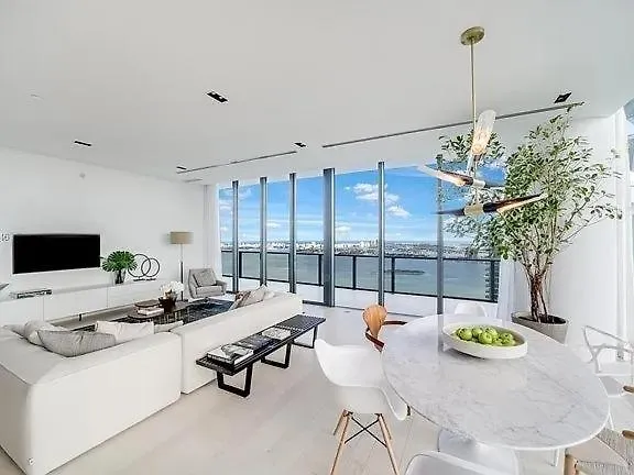 アパート Stunning Upper Penthouse With Private Rooftop Pool