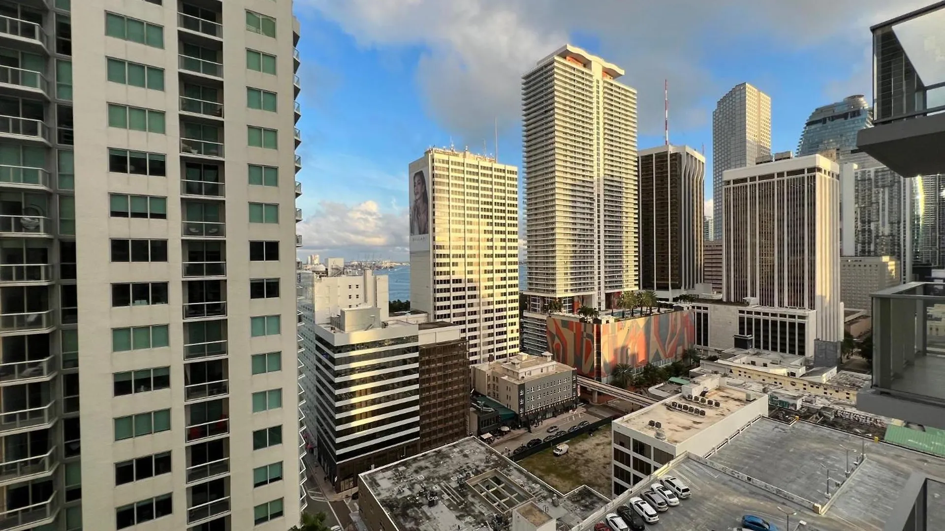 227-2113ic Downtown Apartment *