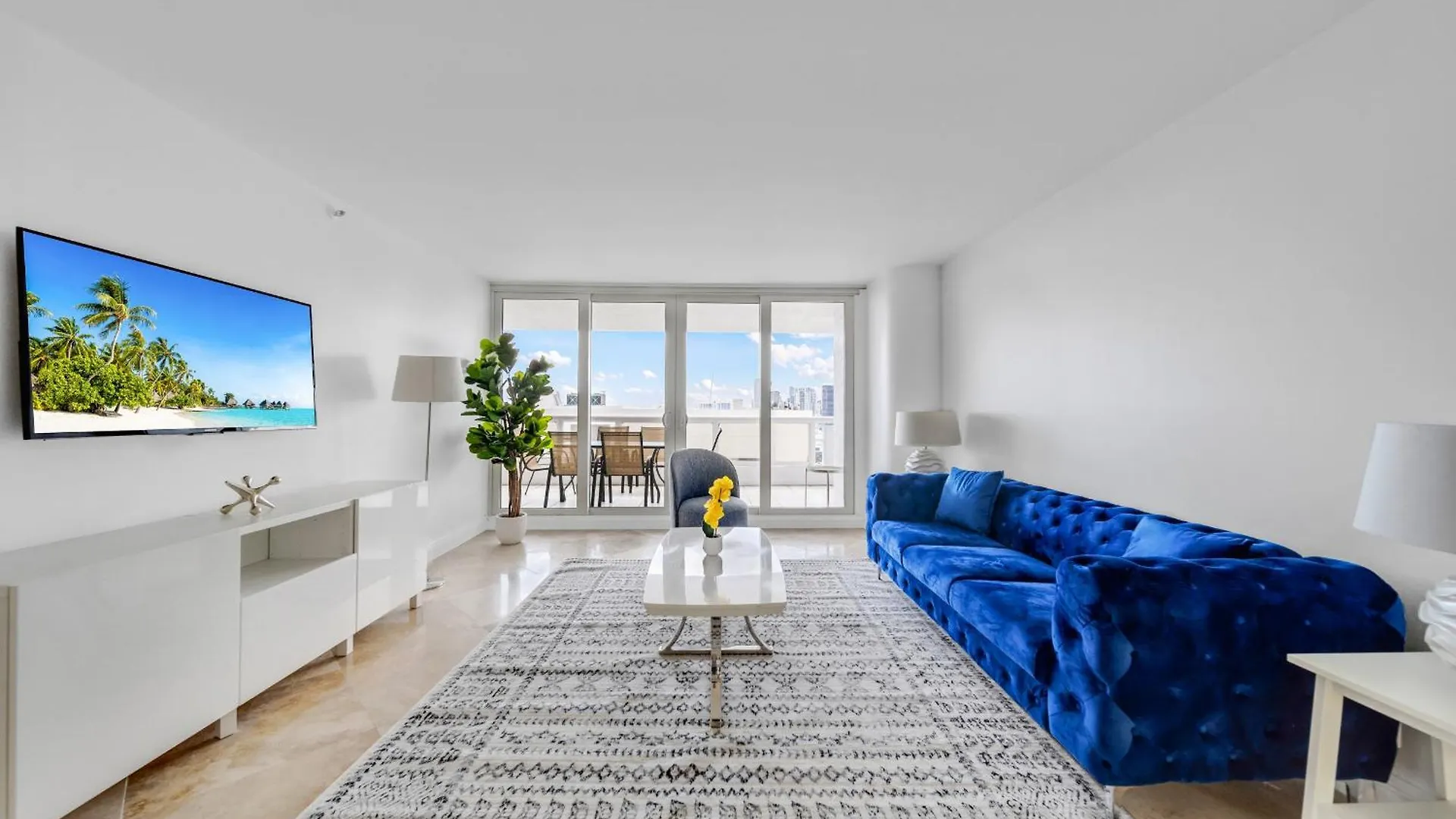 4 Bedroom With Stunning Balcony View Apartmán *