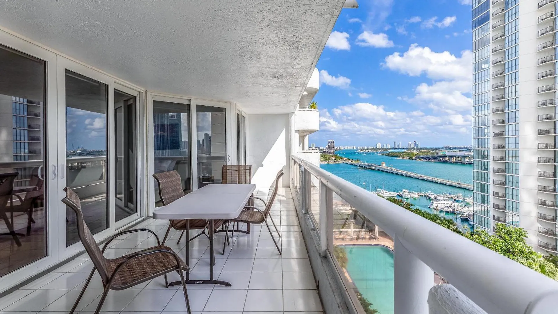 4 Bedroom With Stunning Balcony View *