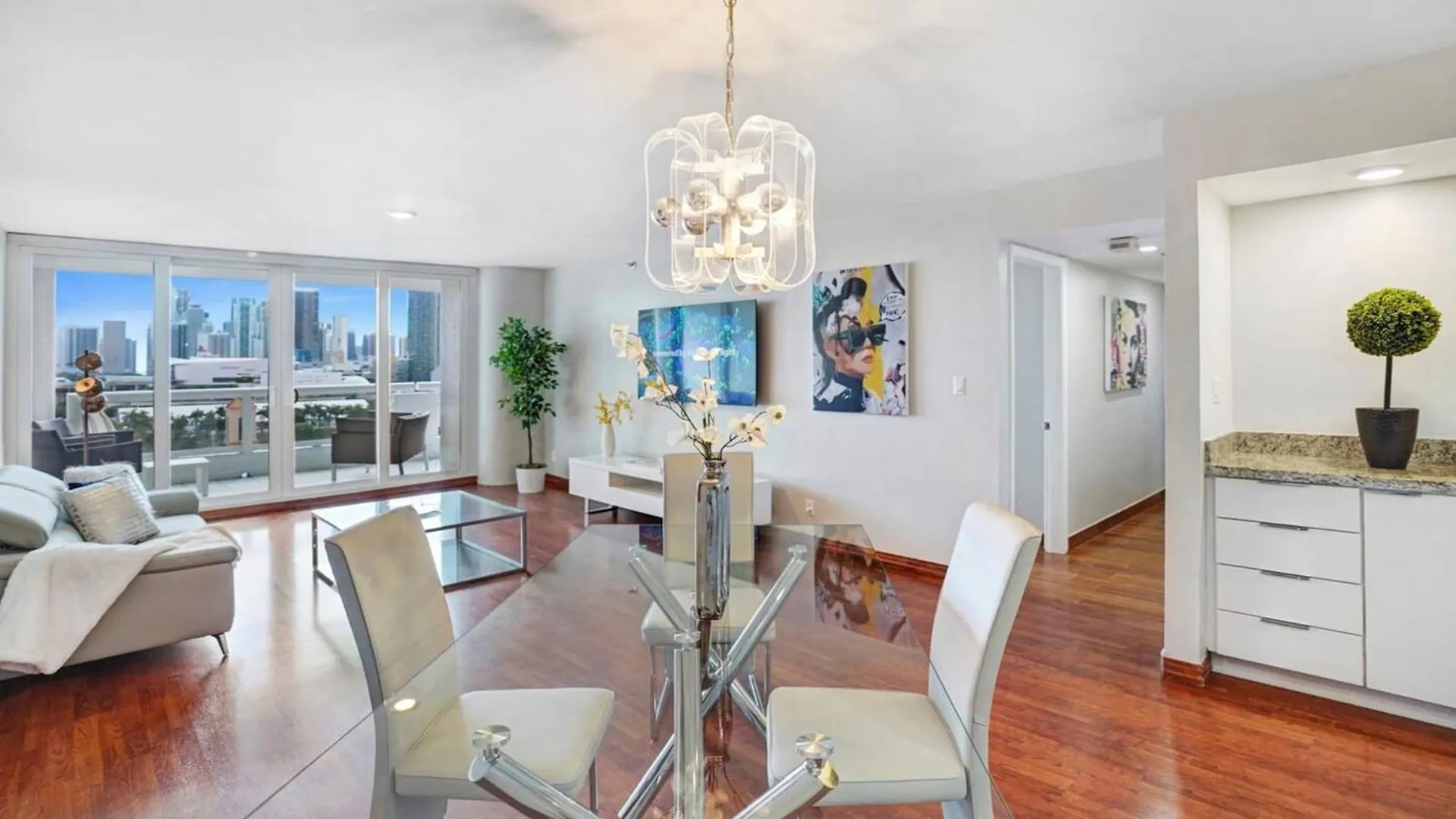 4 Bedroom With Stunning Balcony View * Miami