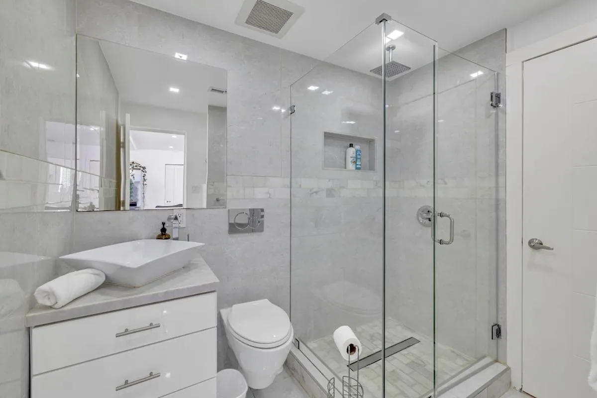 - Pool & Hot Tub Escape Miami
