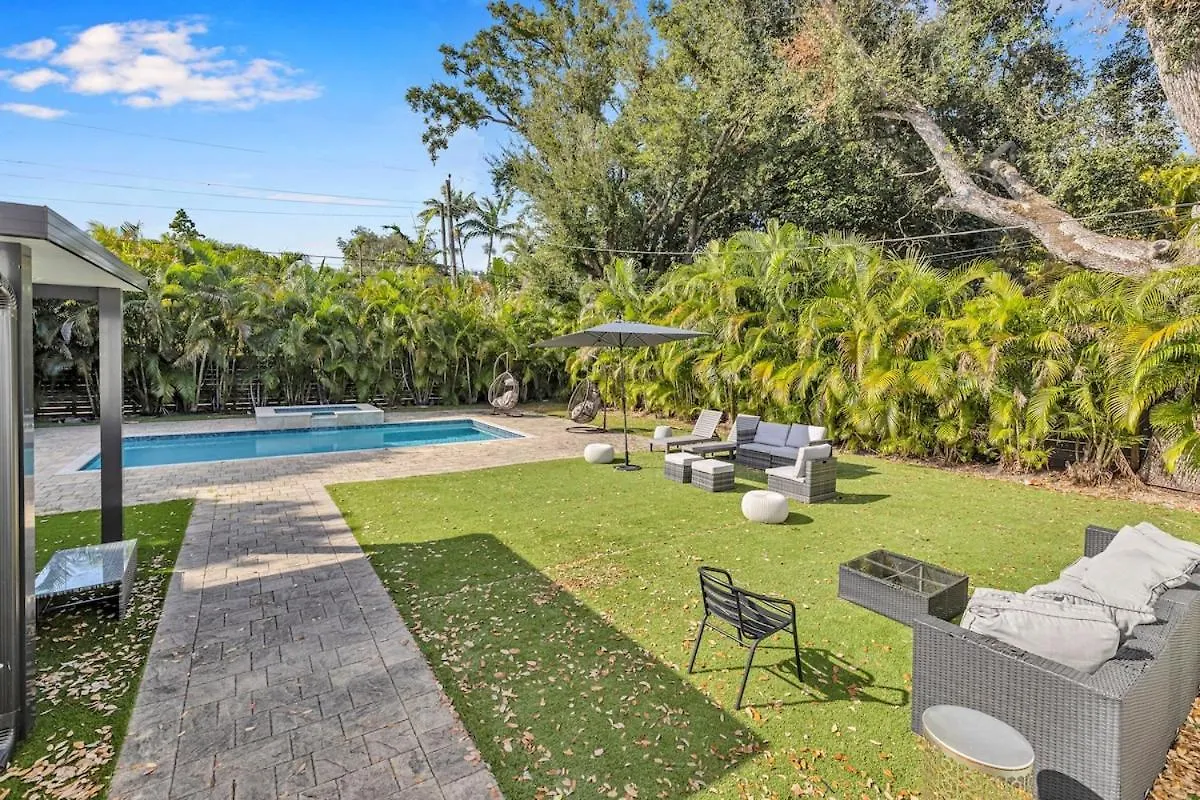 Villa - Pool & Hot Tub Escape