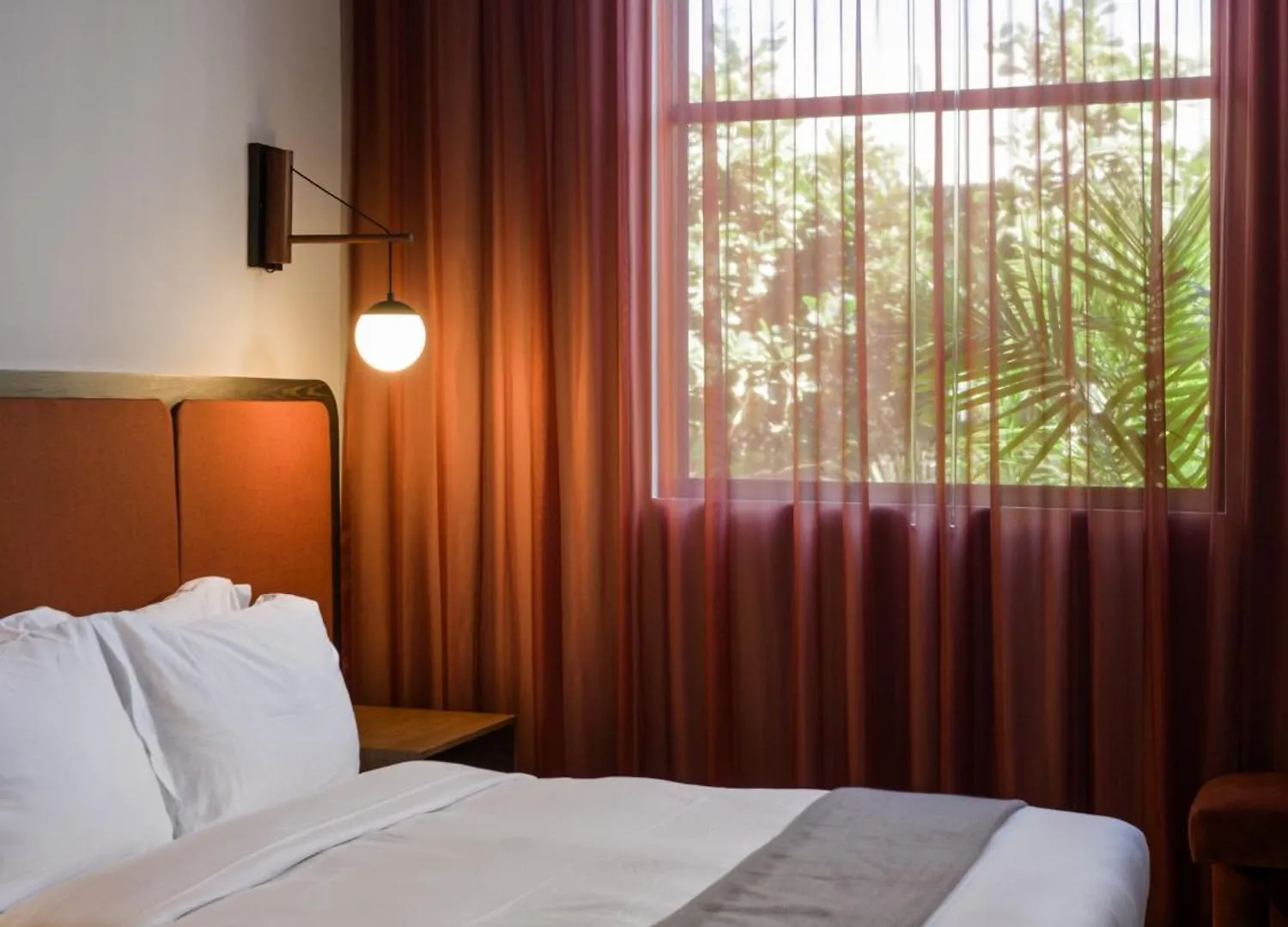 Hotel The Rover 4*
