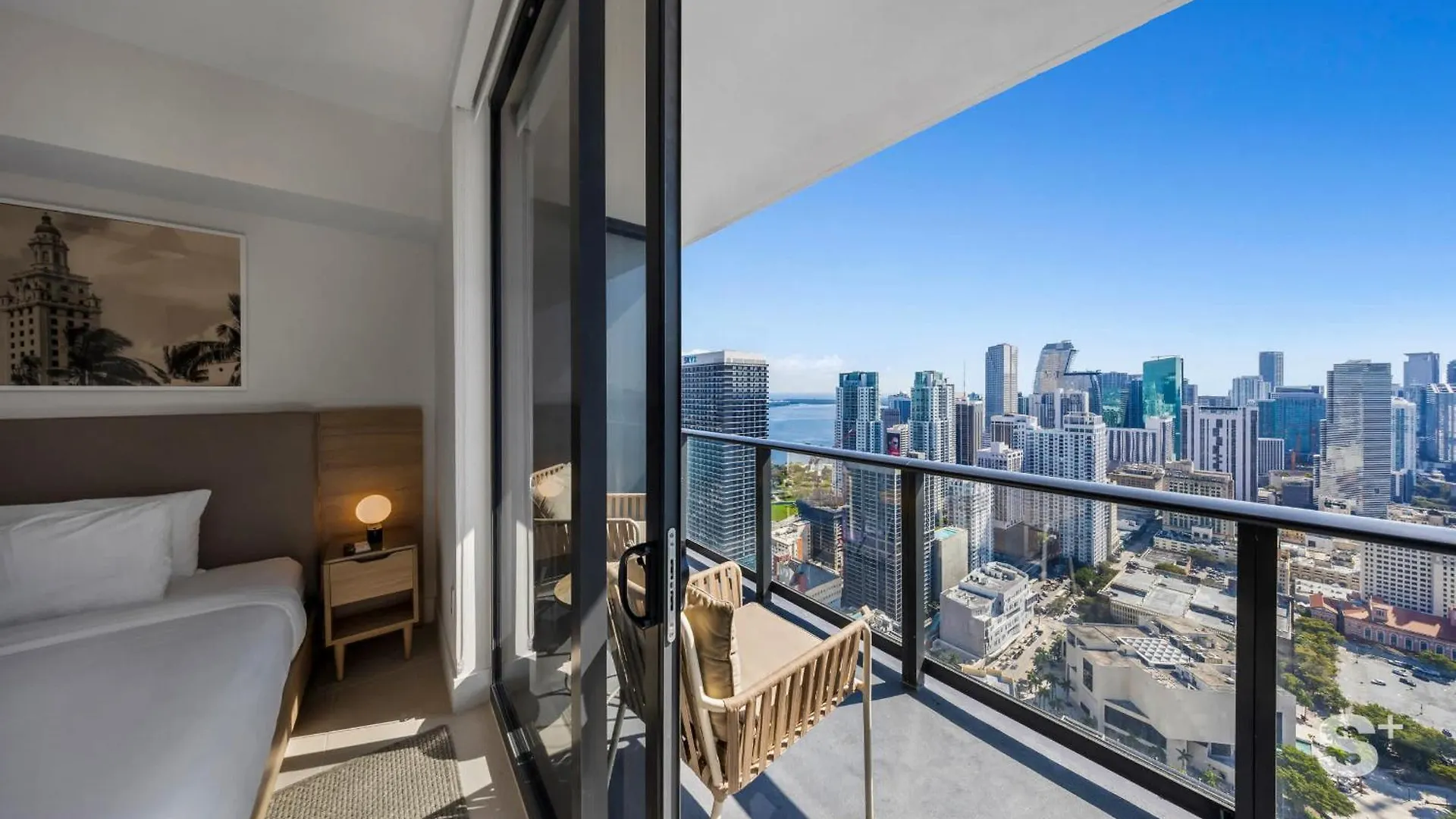 Sky High Sleek In The Heart Of The Апартаменты