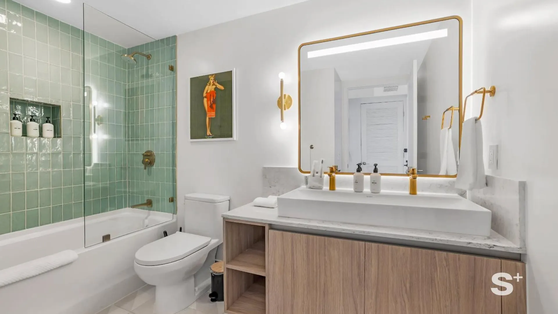 Sky High Sleek In The Heart Of The Апартаменты *