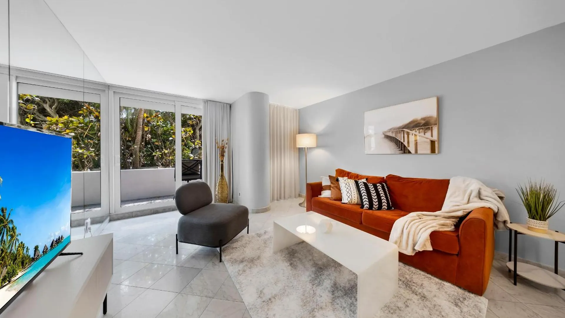Bayside Glam With Epic Views *