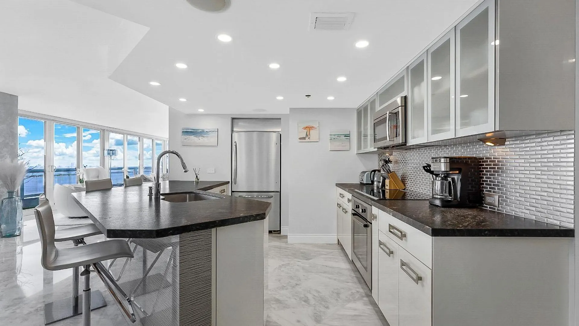 Apartment Bayside Glam With Epic Views