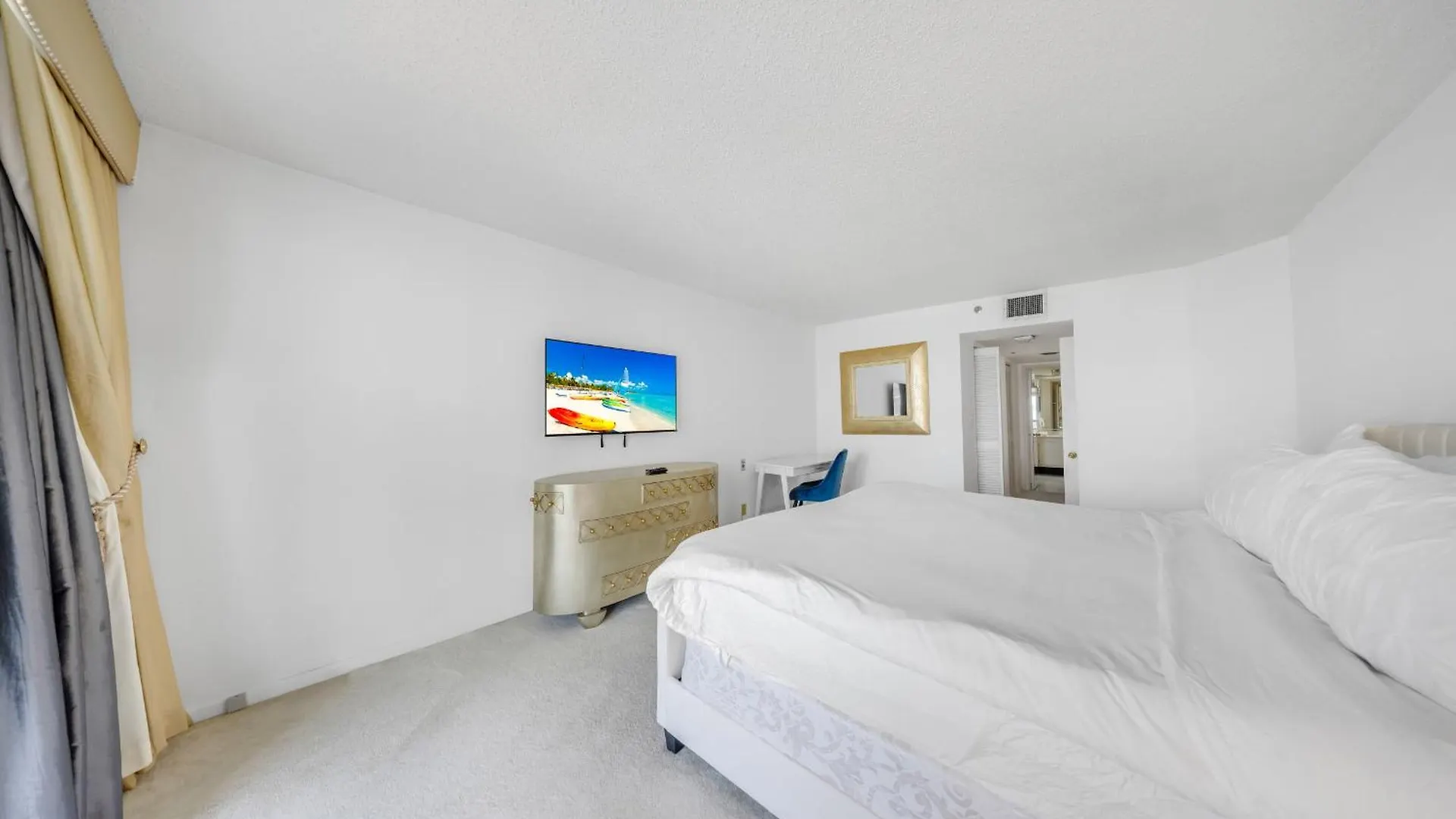 Bayside Glam With Epic Views Apartment