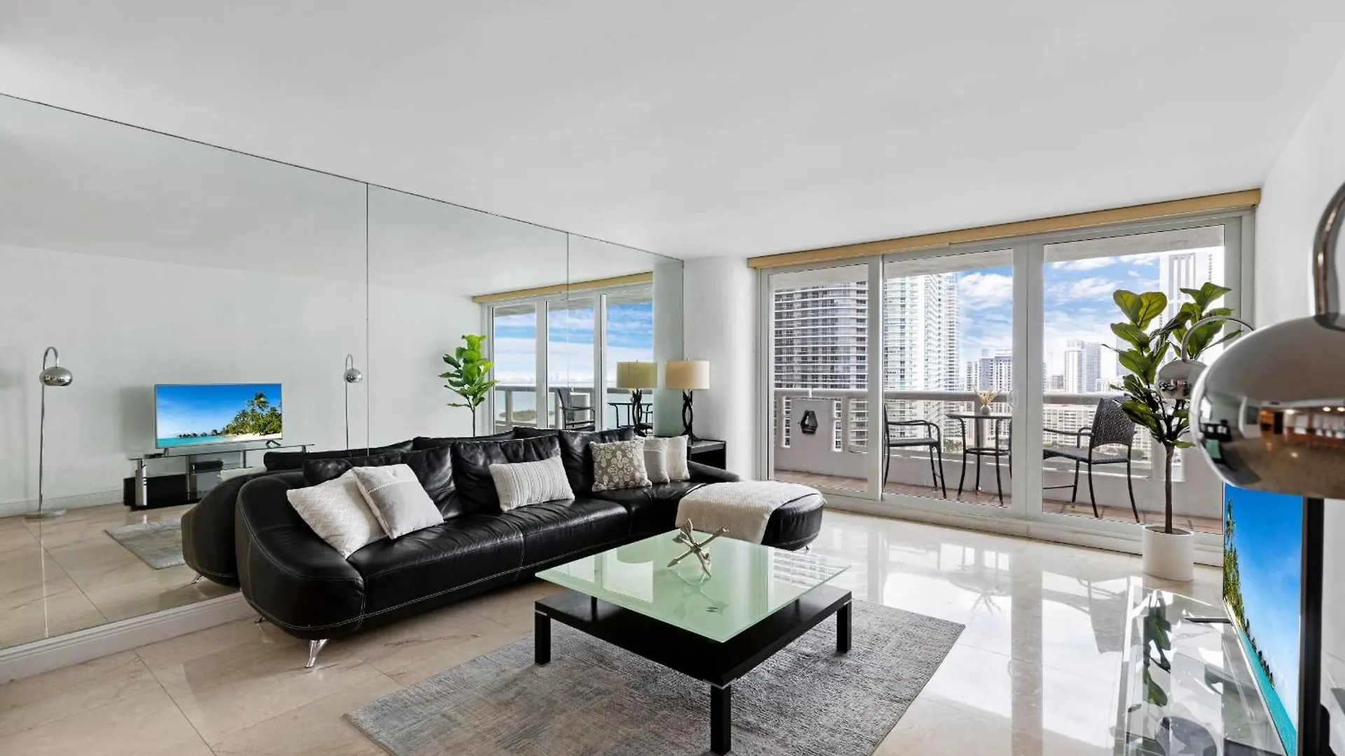 Apartment Bayside Glam With Epic Views