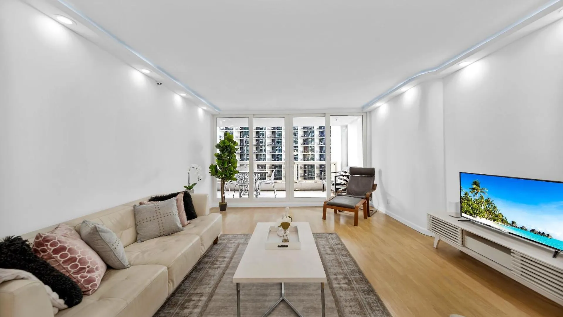 Bayside Glam With Epic Views