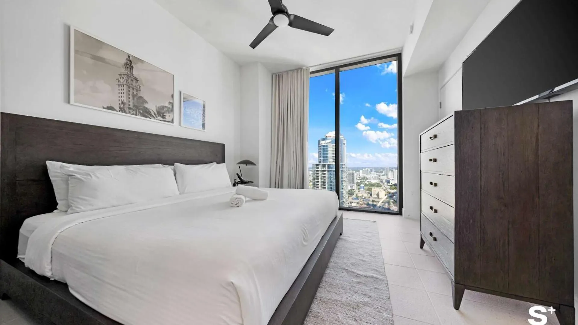 Luxury 1-br Ph With Breathtaking Downtown Views