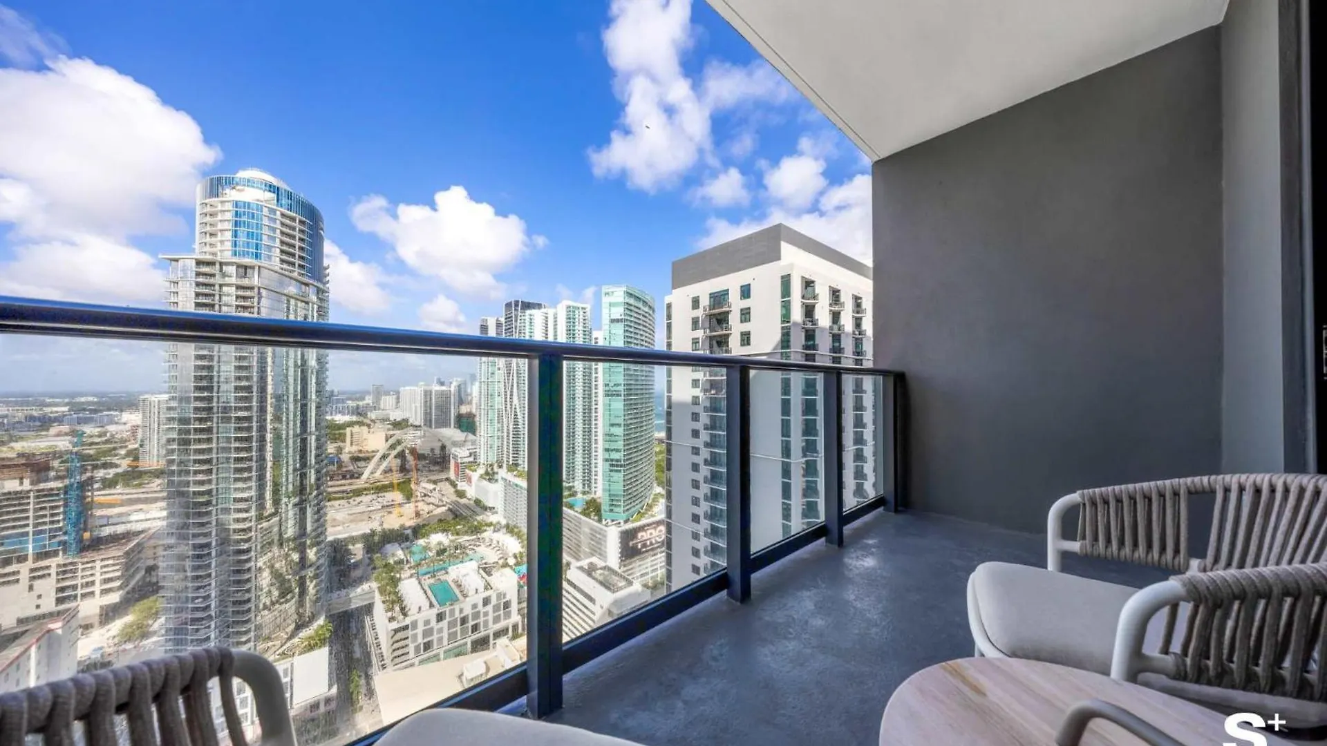 Modern Dtw Escape With Water Views Miami