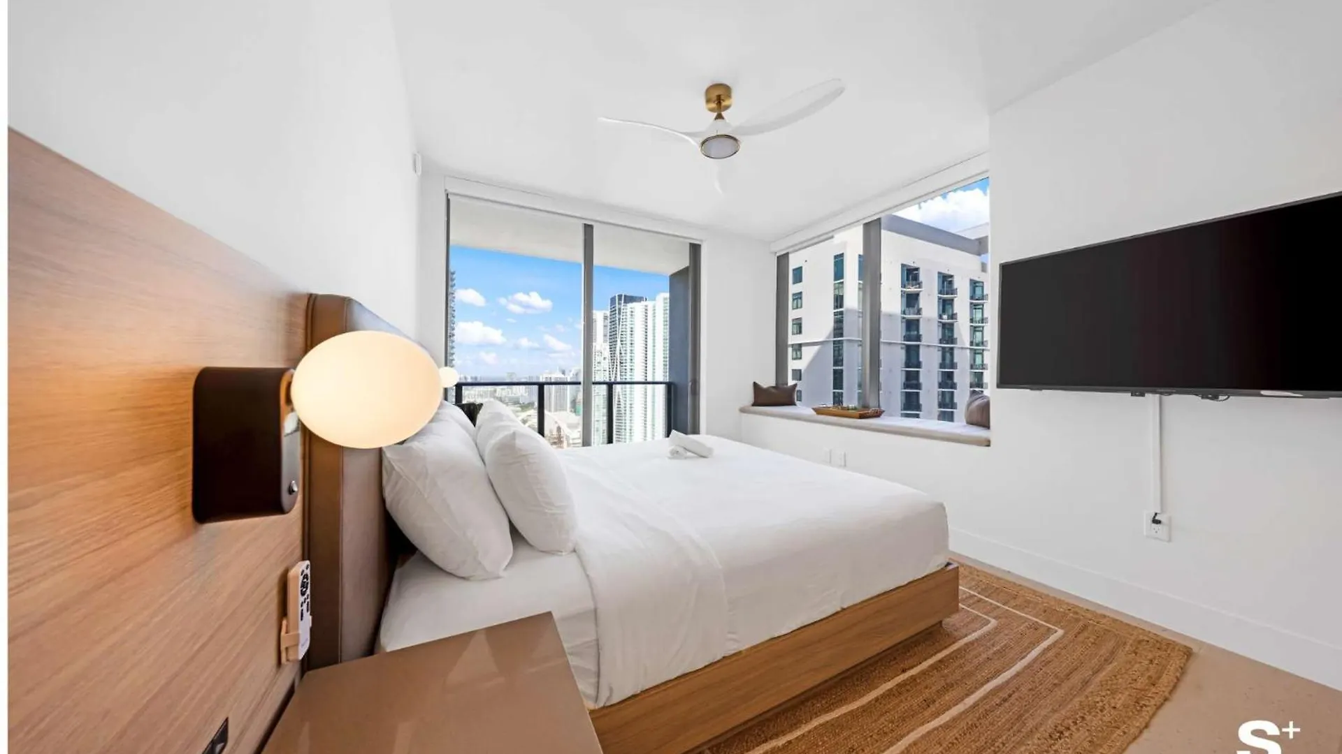 Apartment Modern Dtw Escape With Water Views
