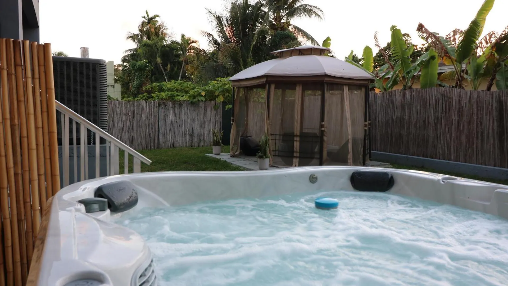Modern Retreat, Hot Tub And Gazebo Oasis Villa Miami