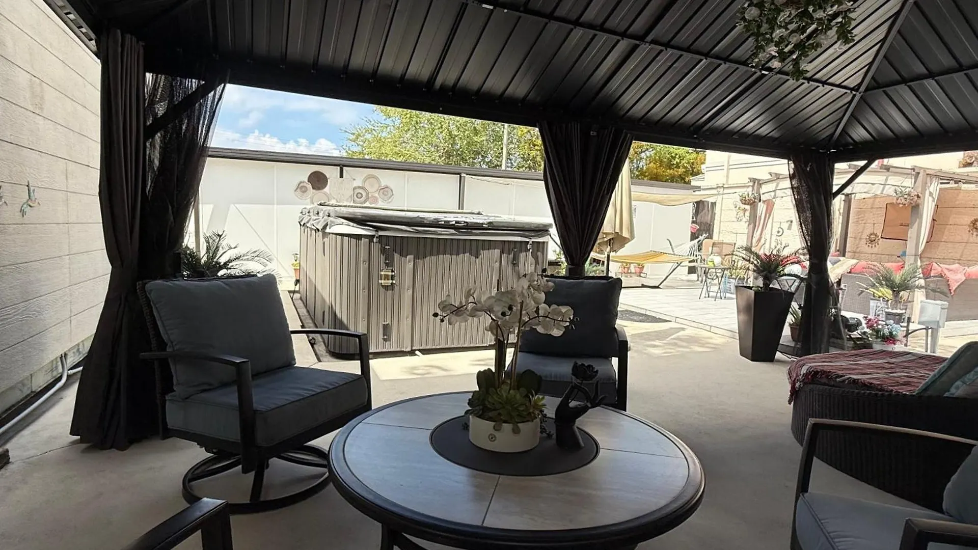 Tiny Place W Private Hot Jacuzzi 7 Min To International Airport *
