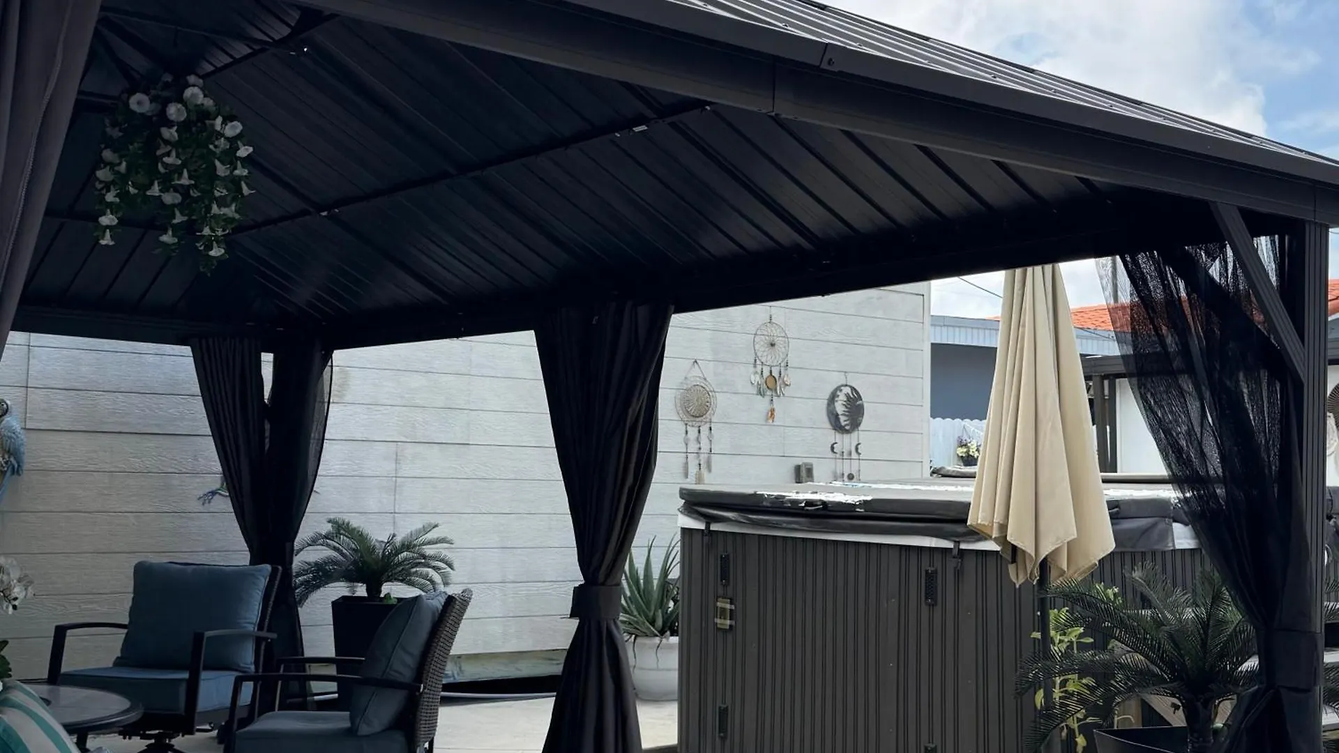 ベッド・アンド・ブレックファスト Tiny Place W Private Hot Jacuzzi 7 Min To International Airport *