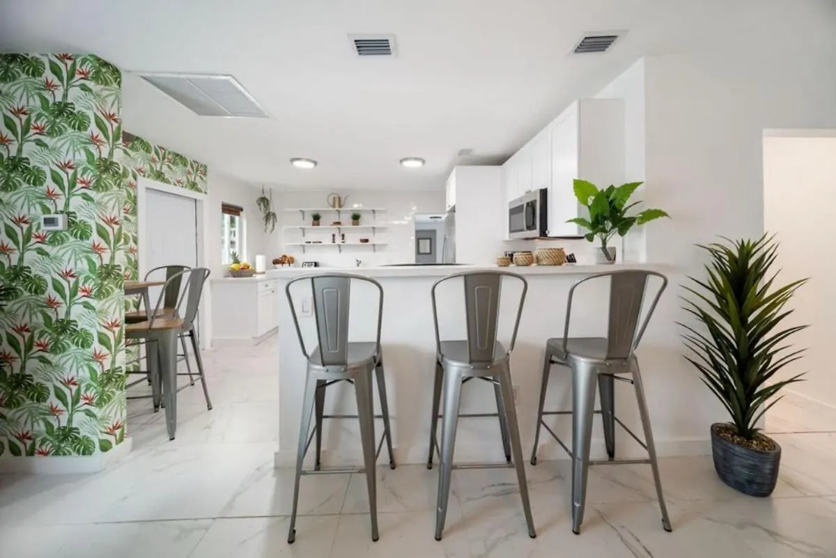 House In The Heart Of Holiday home Miami
